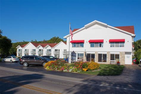 Ephraim shores resort - Ephraim Shores Resort offers spacious rooms with a water view, a sundeck, a beach, a playground, bikes, an indoor pool and spa, and more. Enjoy Door County's scenic attractions, such as boat rental, golf, tennis, and shops, within walking distance. 